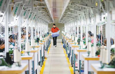 兴办实业，助力村民家门口就业